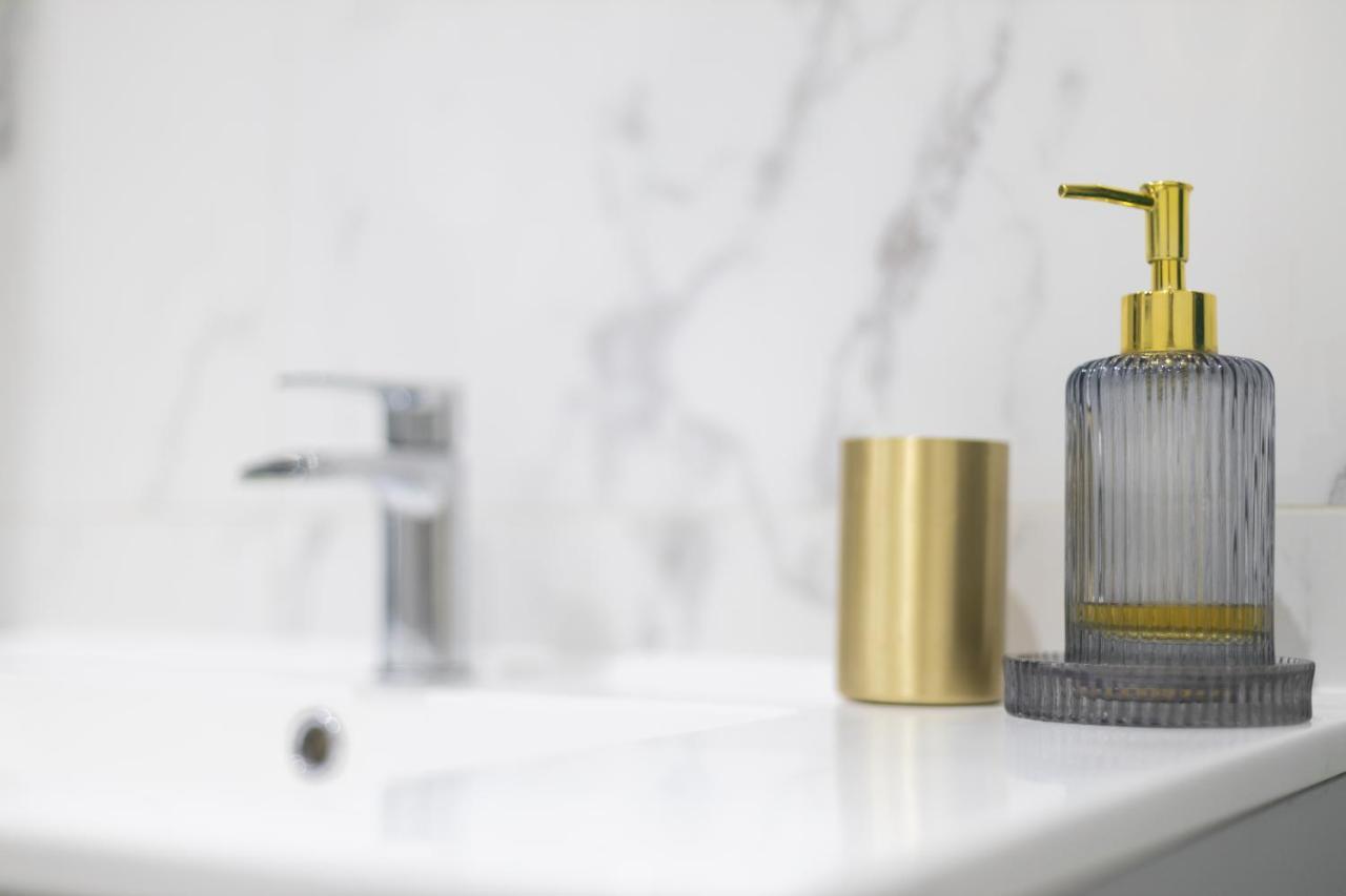 Elegant Et Tres Spacieux, Mon Studio Vous Seduira! เมซ์ ภายนอก รูปภาพ