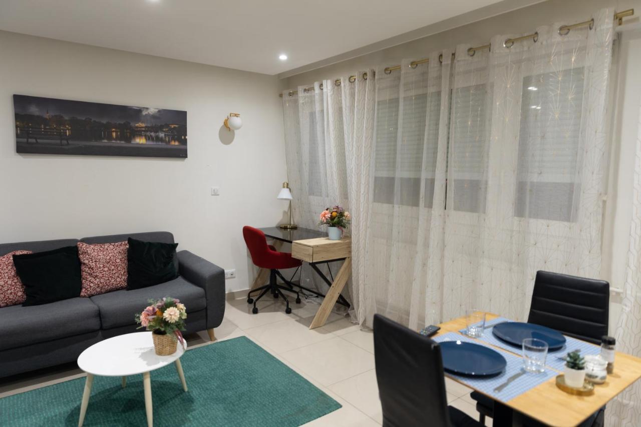 Elegant Et Tres Spacieux, Mon Studio Vous Seduira! เมซ์ ภายนอก รูปภาพ