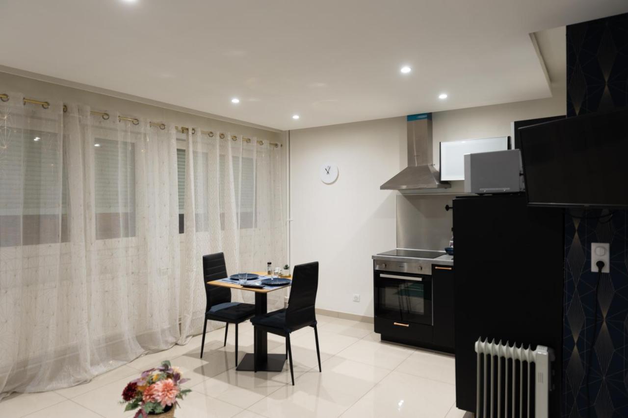 Elegant Et Tres Spacieux, Mon Studio Vous Seduira! เมซ์ ภายนอก รูปภาพ